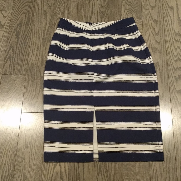 Beautiful 🌹 blue and white skirt by Zara🍀🌸🌼 - Picture 3 of 9